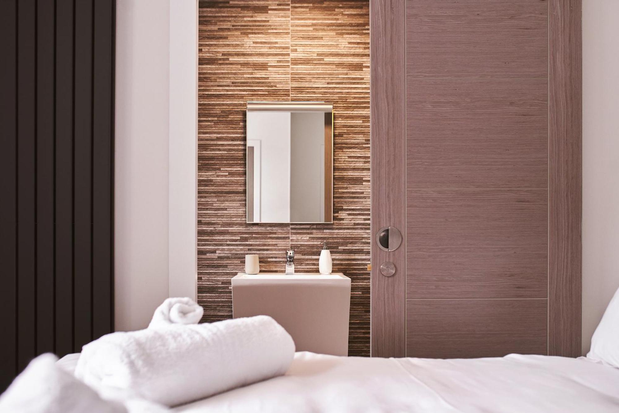 Ferienwohnung Harbour Breeze - Contemporary Waterside Bolthole On Torquay'S Iconic Marina Exterior foto