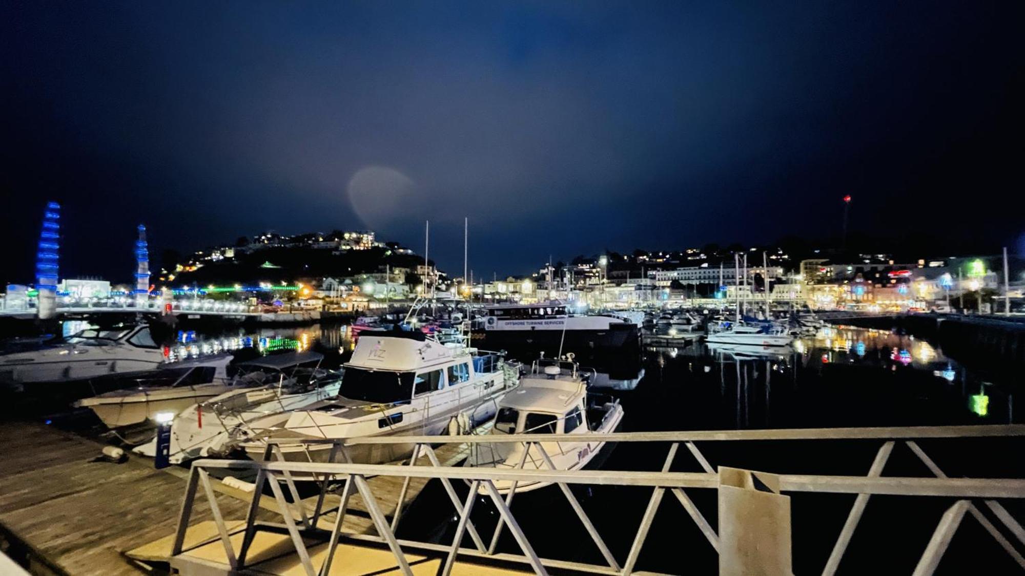 Ferienwohnung Harbour Breeze - Contemporary Waterside Bolthole On Torquay'S Iconic Marina Exterior foto